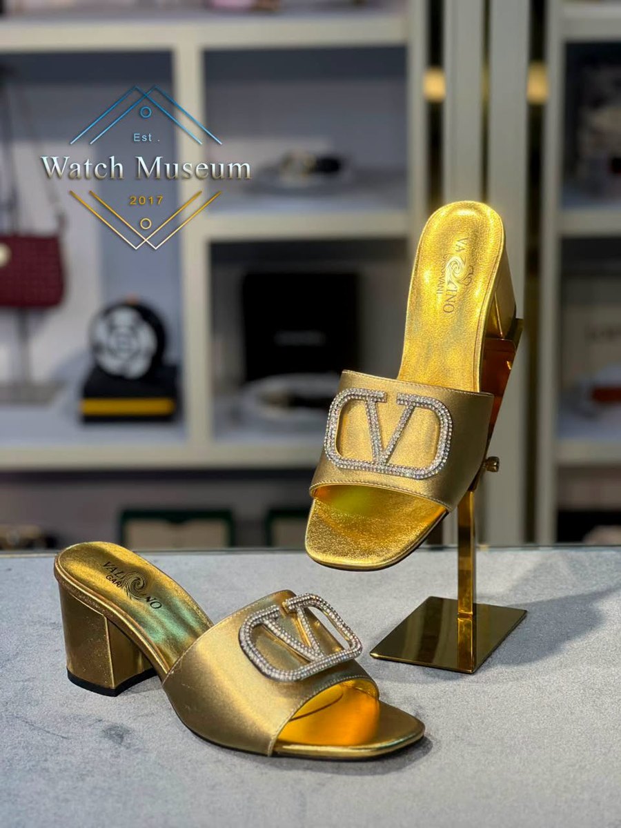 Metallic mule, women's heels.
