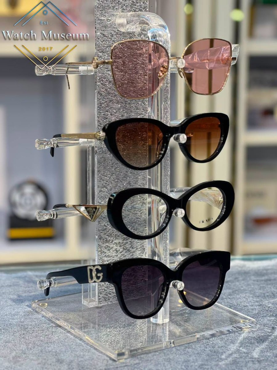 Round frames, sunglasses.