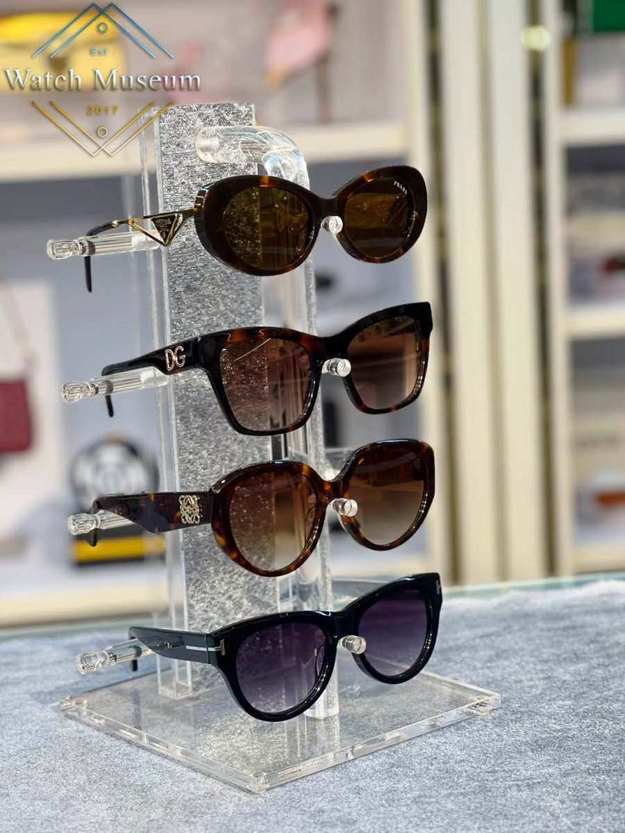 Oversized frames, sunglasses.