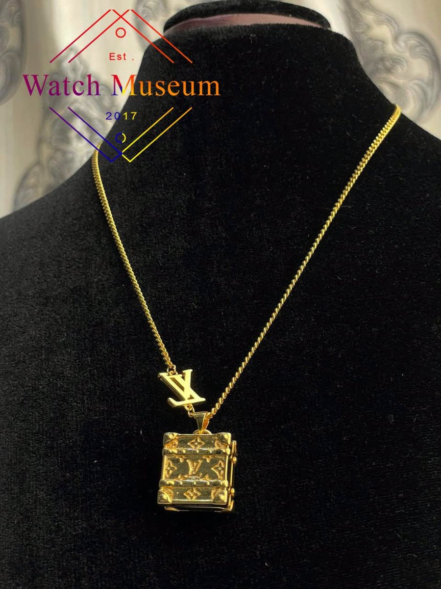 Pendant chain, gold, necklaces.