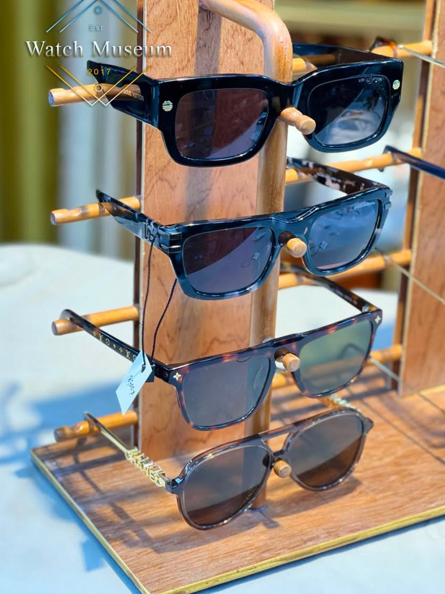Rectangular frames, men's sunglasses.