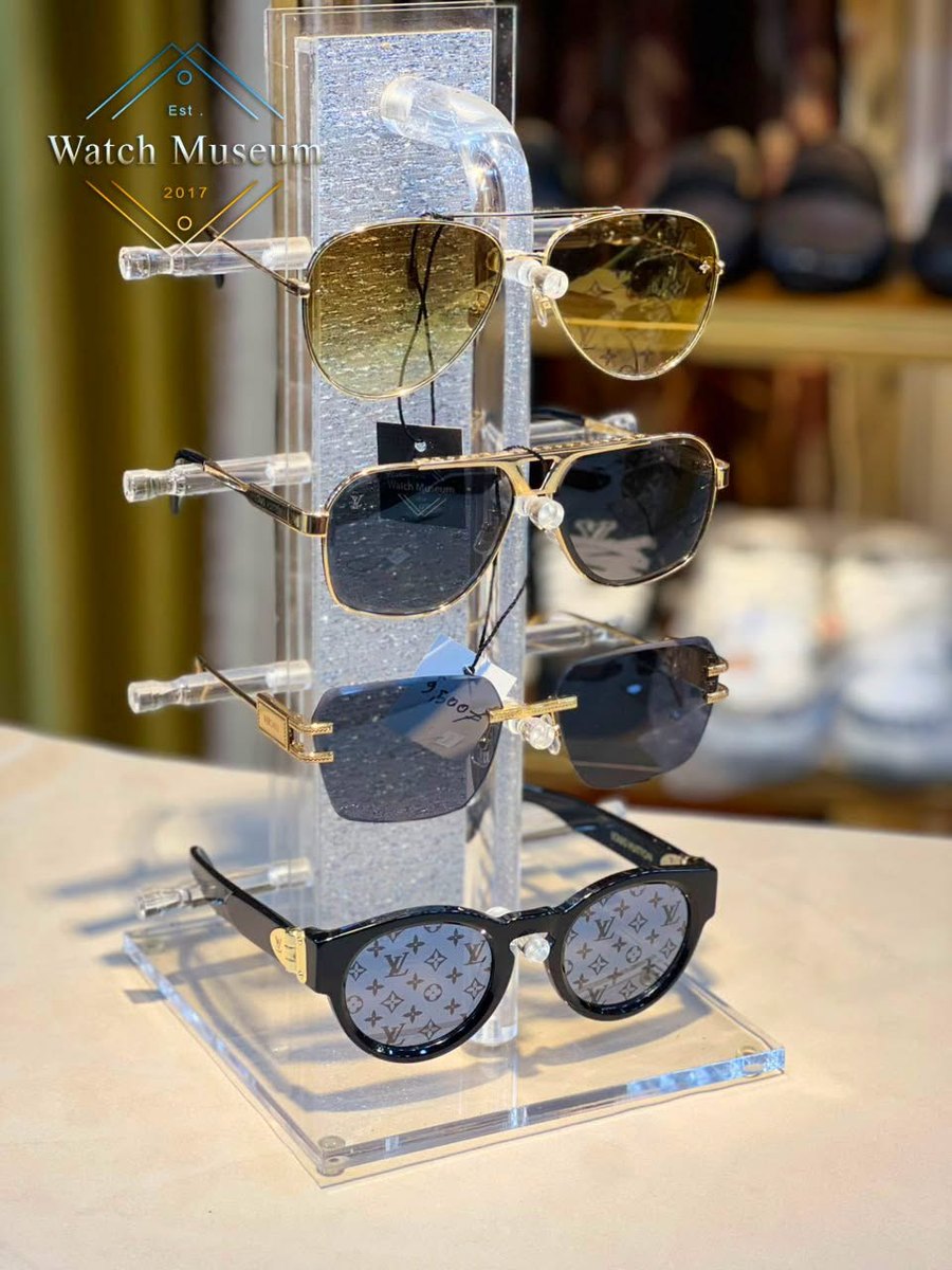 Aviator frames, gold, men's sunglasses.